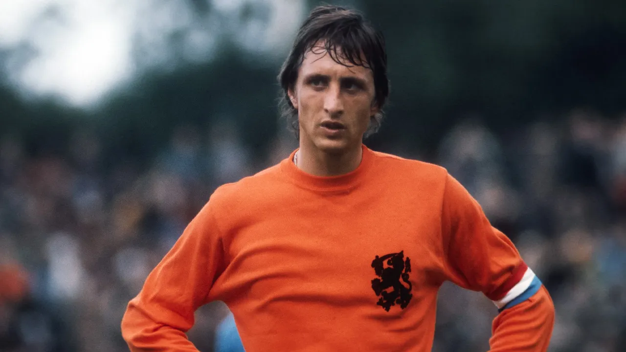 10 Footballers Who Retired And Came Back - Johan Cruyff - sportzpoint.com