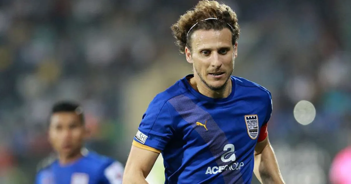 10 Biggest Football Stars Who Have Played in ISL - Diogo Forlan for Mumbai City FC - sportzpoint.com