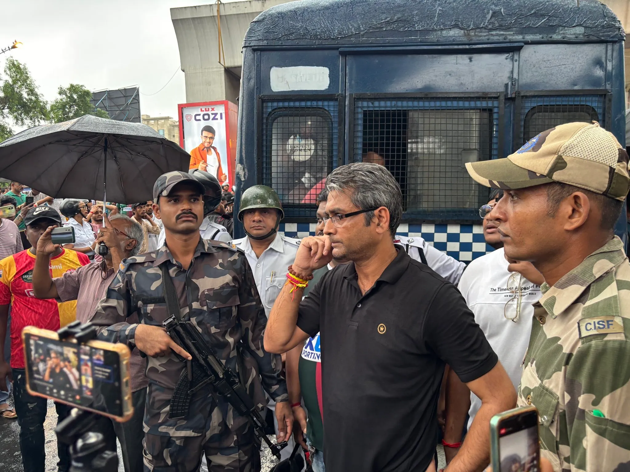 AIFF President Kalyan Chaubey was present at the protest by East Bengal and Mohun Bagan fans - sportzpoint.com