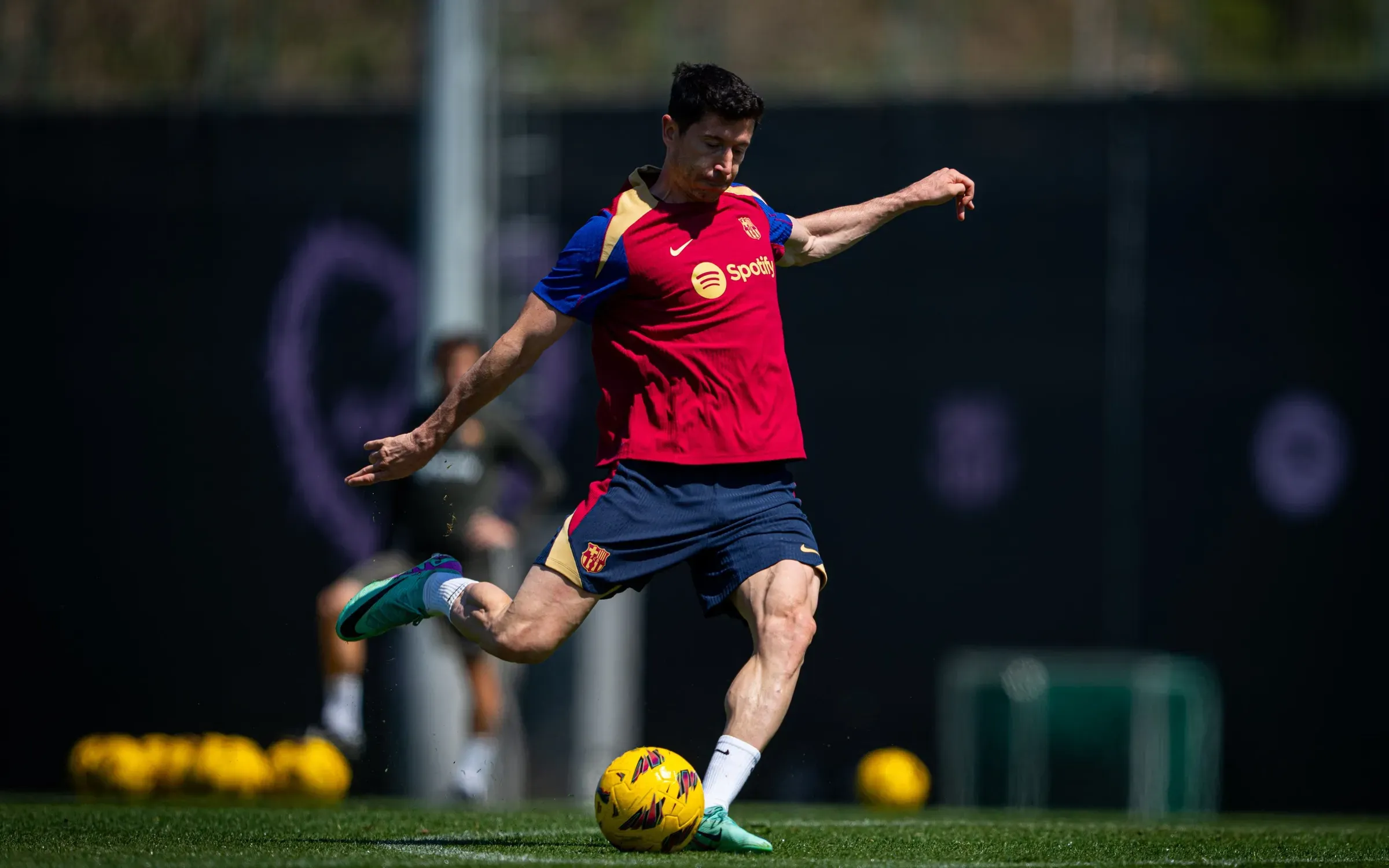 El-Clasico 2023-24: Robert Lewandowski in the practice session before the game | sportzpoint.com