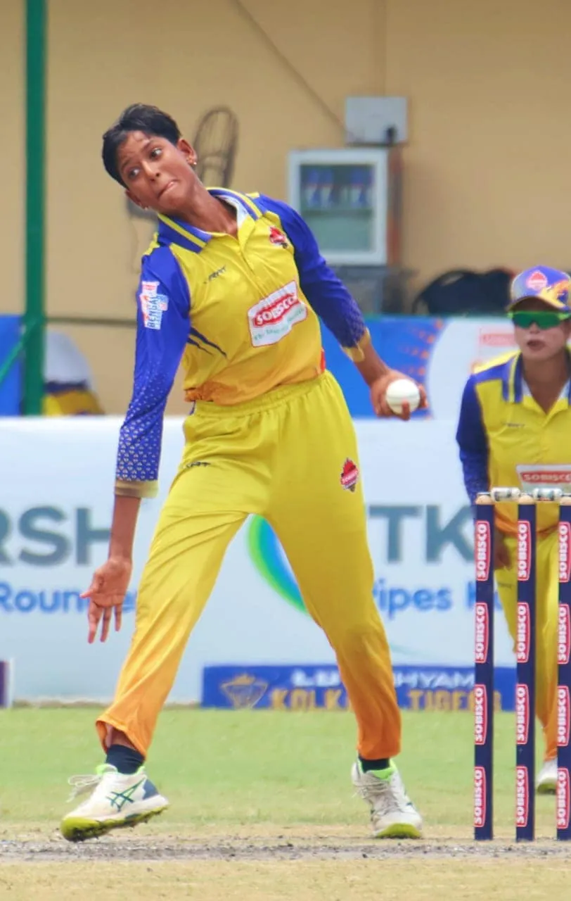 Exclusive: Age 14, 5 feet 8 inches tall, bowls chinaman; Debjani Das is all set to be Bengal's next cricketing superstar - sportzpoint.com