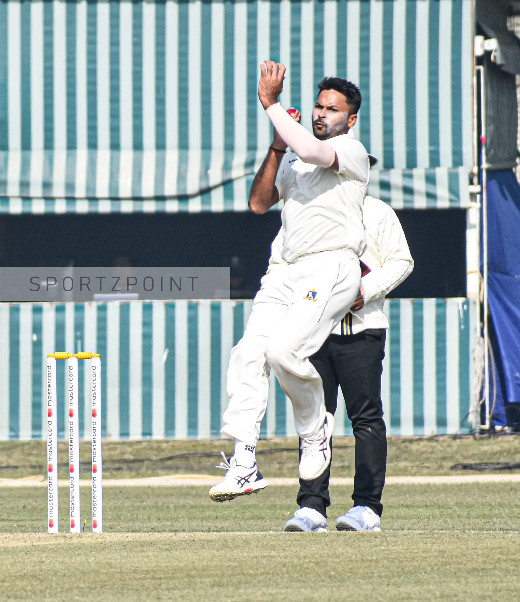 Ranji Trophy 2024-25 | Mukesh Kumar in action for Bengal - sportzpoint.com