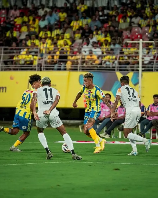 Kerala Blasters FC-vs-east Bengal FC-ISL 2024-25-sportzpoint.com