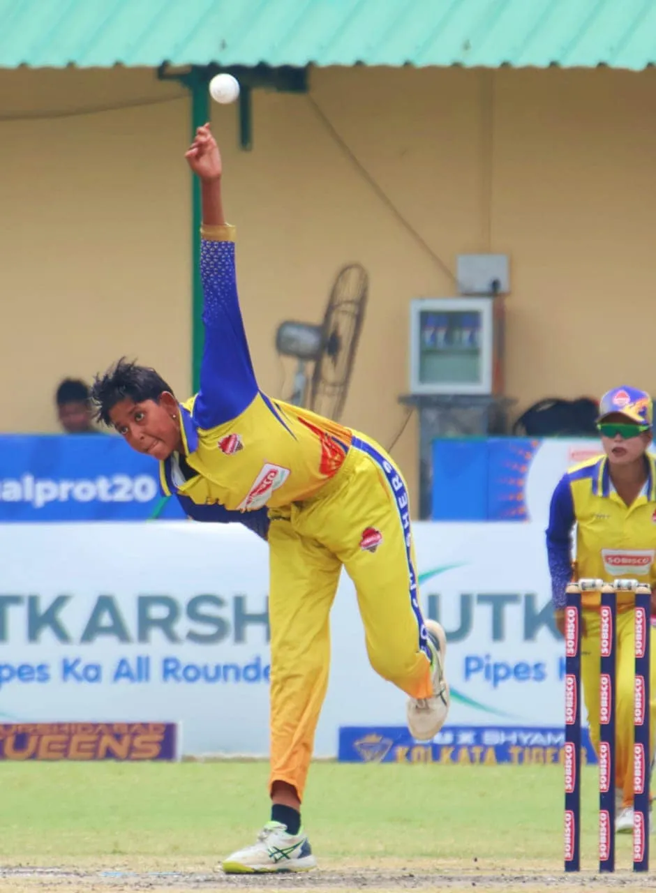 Exclusive: Age 14, 5 feet 8 inches tall, bowls chinaman; Debjani Das is all set to be Bengal's next cricketing superstar - sportzpoint.com