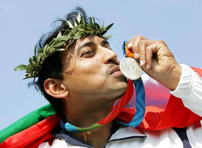 Rajyavardhan Singh Rathore was the first Indian to win a medal in men's shooting -sportzpoint.com