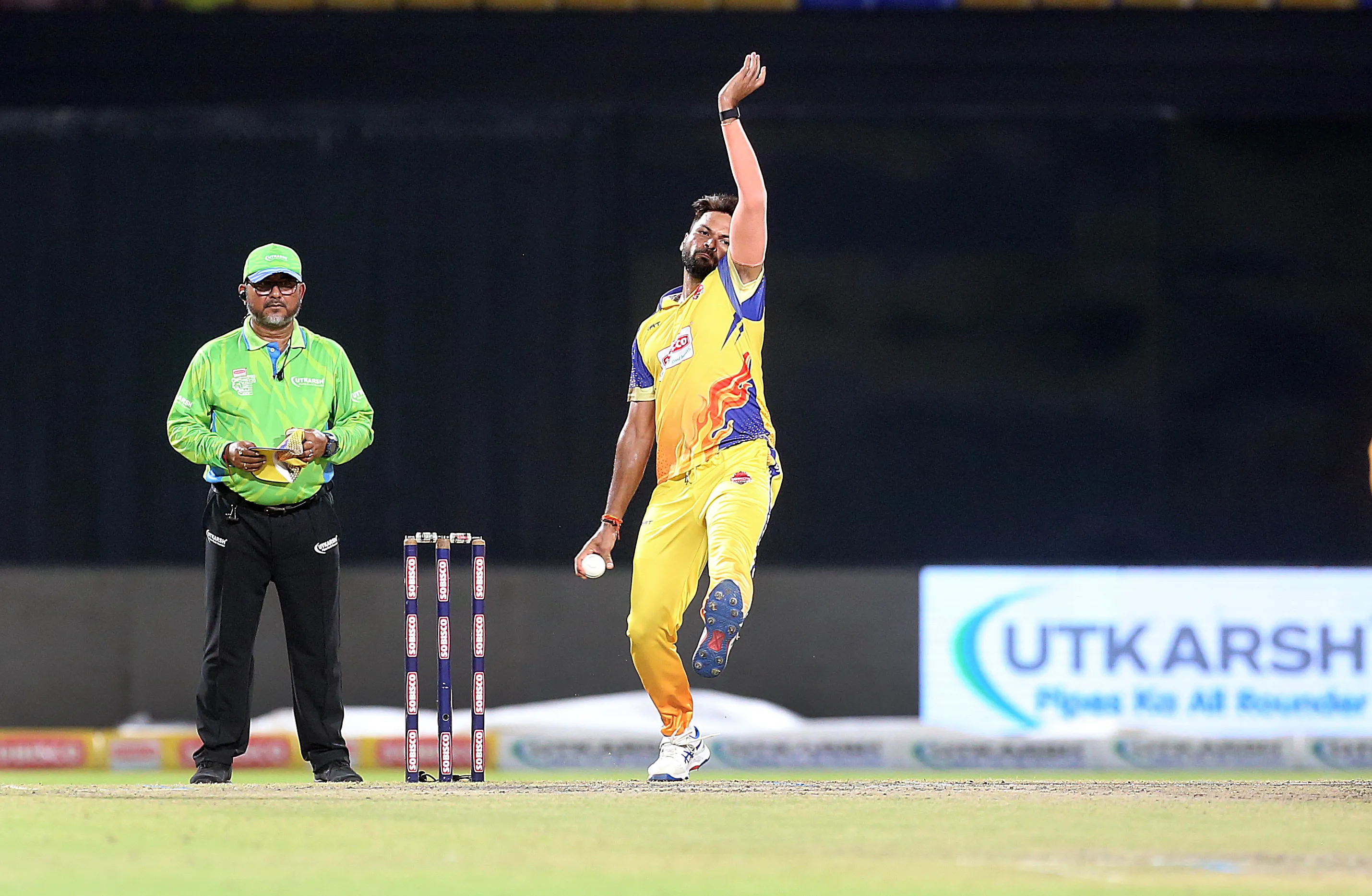 Mukesh Kumar's fiery spell help Malda defend 122 in Bengal Pro T20