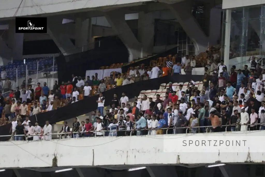 Durand Cup 2022: Mohammedan fans run riot in the Kishor Bharati Krirangan after a late goal from BFC makes it 1-1 | SportzPoint.com