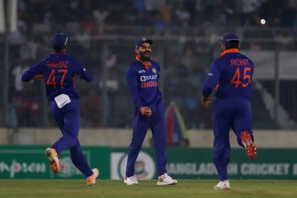 Virat Kohli celebrates after taking a stunning catch to remove Shakib-Al-Hasan in the BANvIND 1st ODI in Dhaka | Sportz Point