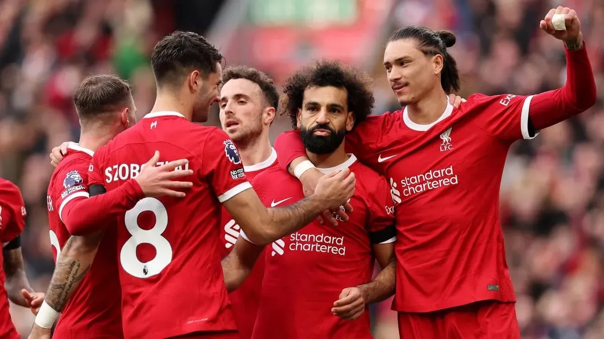 Mohamed Salah celebrates with his Liverpool team-mates after scoring the winner against Everton  Image - Getty