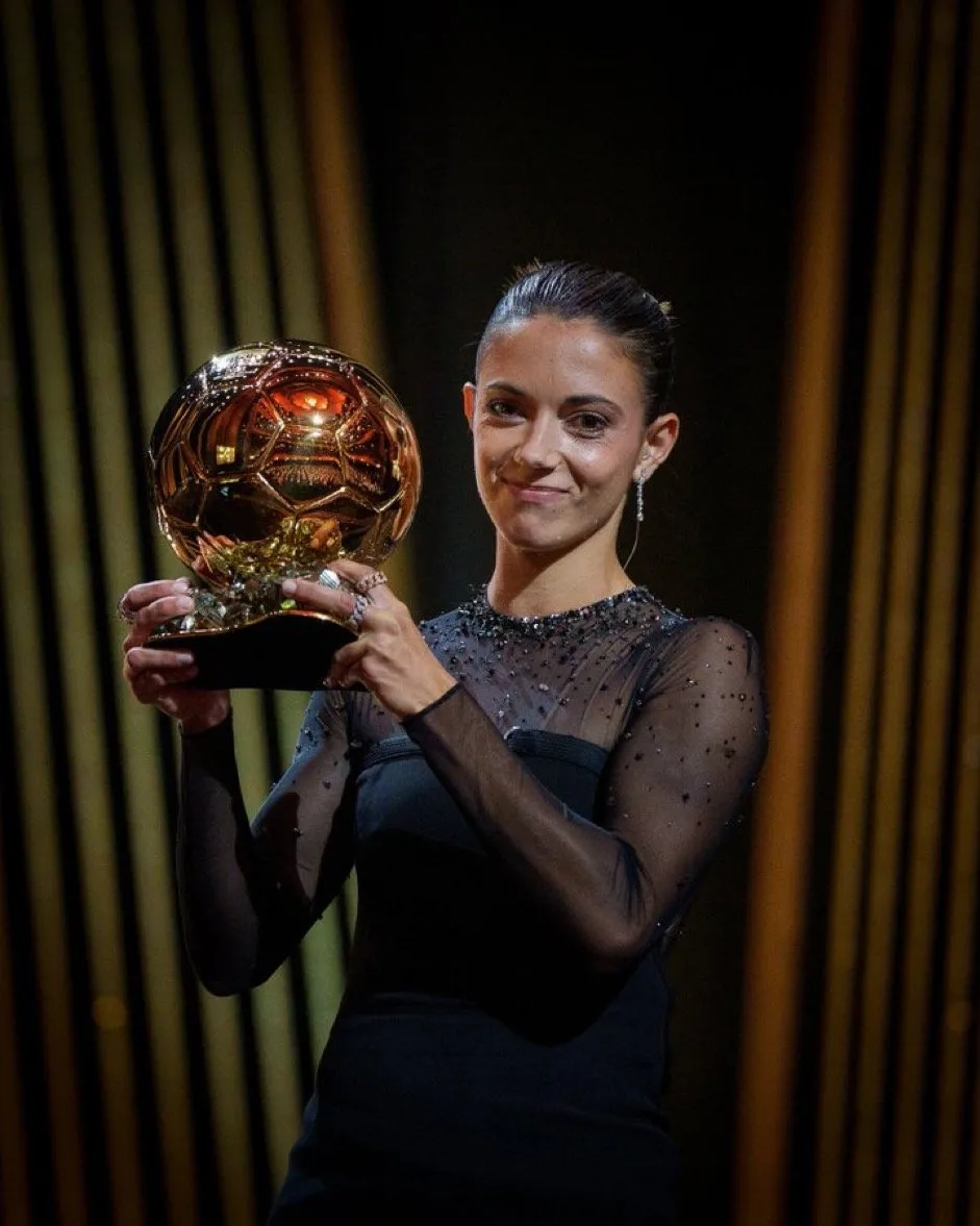 Aitana Bonmati with the Ballon d'Or 2023 award!  Image | Twitter