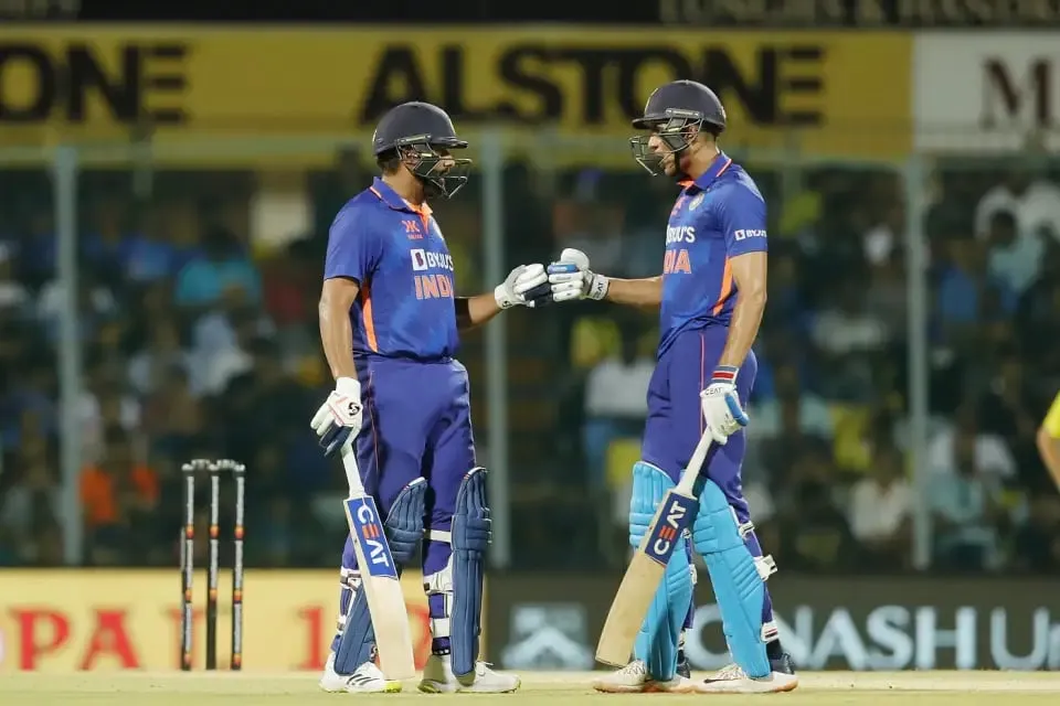 Rohit & Gill completed a fifty runs partnership | Sportz Point