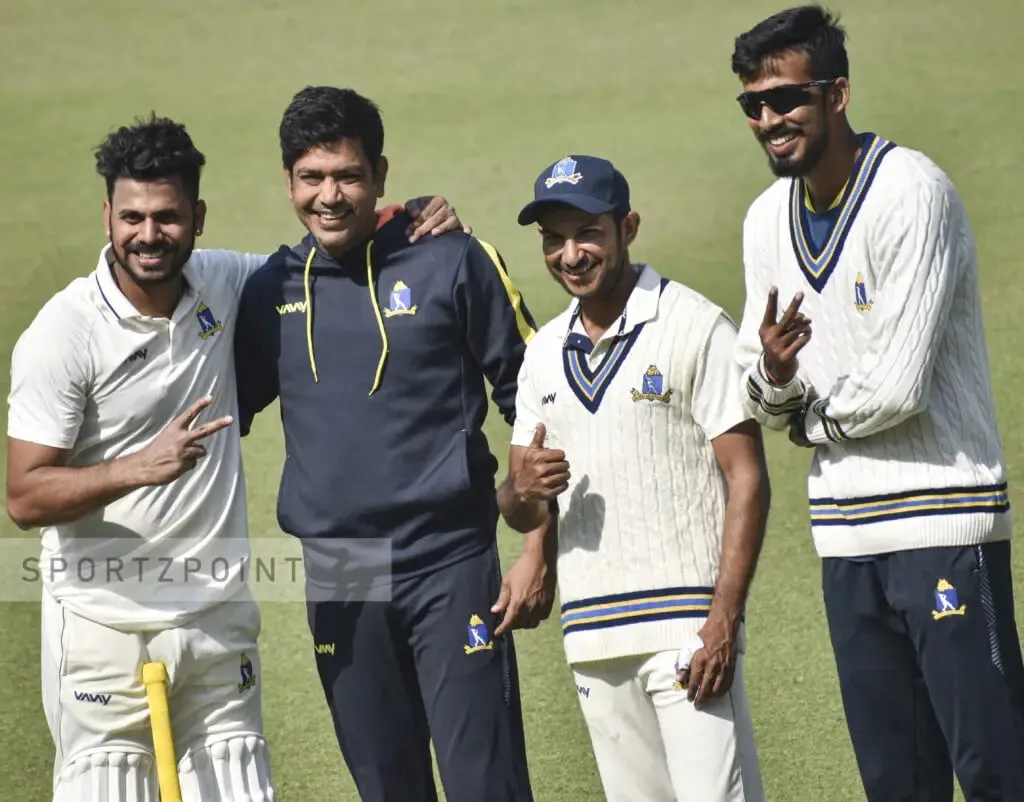 Captain Manoj Tiwary, coach Laxmi Ratan Shukla, Ansutup Majumdar and Ishan Porel strike a pose after winning the first match of the Ranji Trophy 2022-23 season | Sportz Point