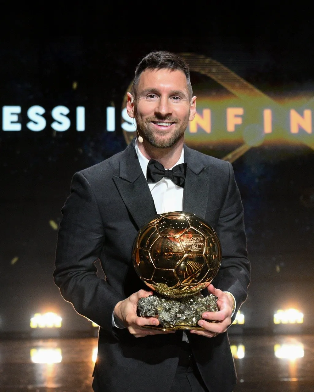 Lionel Messi with the Ballon d'Or 2023 award!  Image | Twitter