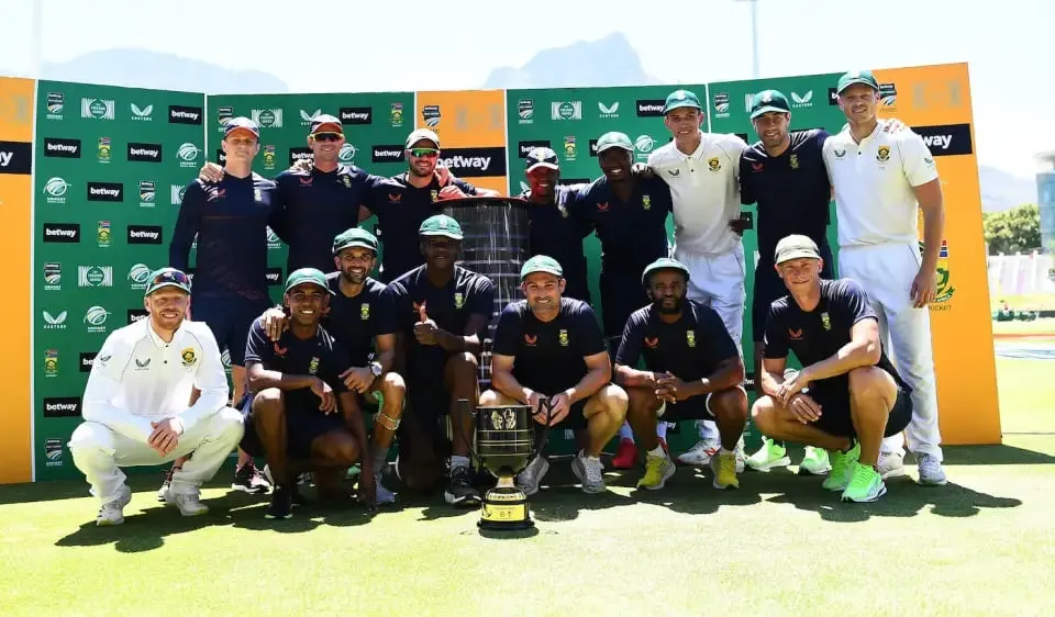 The victorious South African team poses with the Freedom Trophy | Sportz Point