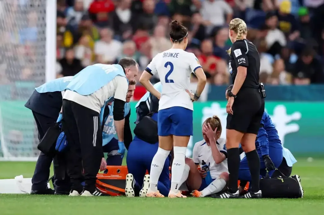 England vs Denmark: England's Kiera Walsh suffered a knee injury that forced her to be subbed off by Laura Coombs | Sportz Point