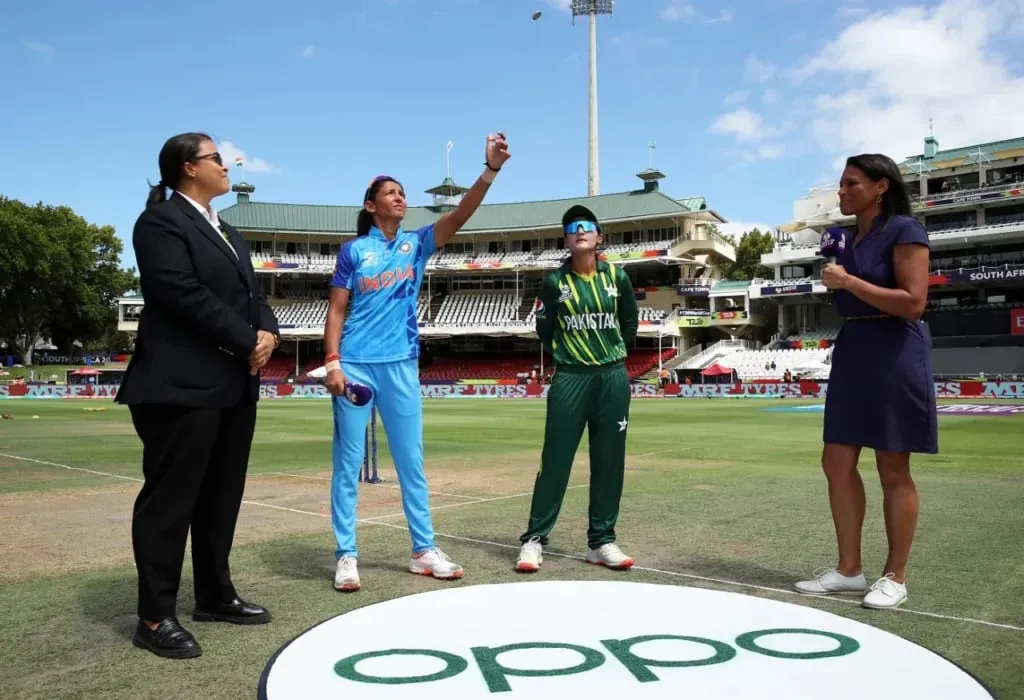 India Women vs Pakistan Women: Indian Captain Harmanpreet Kaur & Pakistan Captain Bismah Maroof during the Toss | Sportz Point