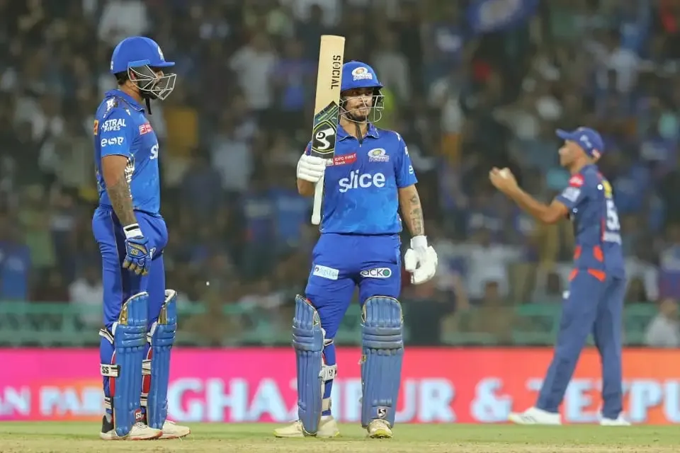 Ishan Kishan acknowledged the crowd after reaching fifty | Sportz Point