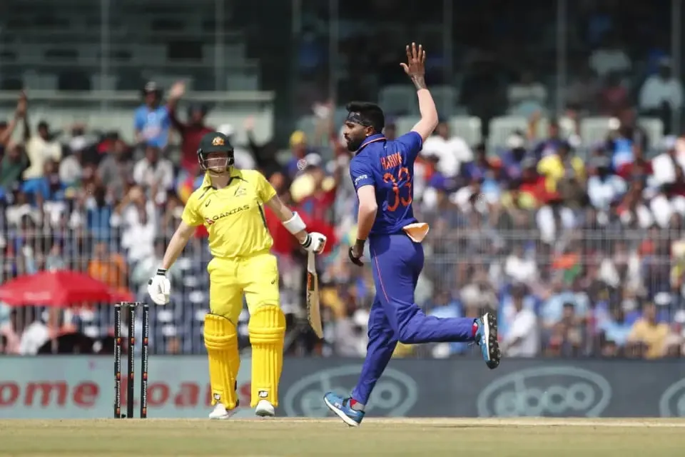 INDvsAUS: Hardik Pandya wheels away to celebrate after getting Steven Smith to edge behind for a duck | Sportz Point