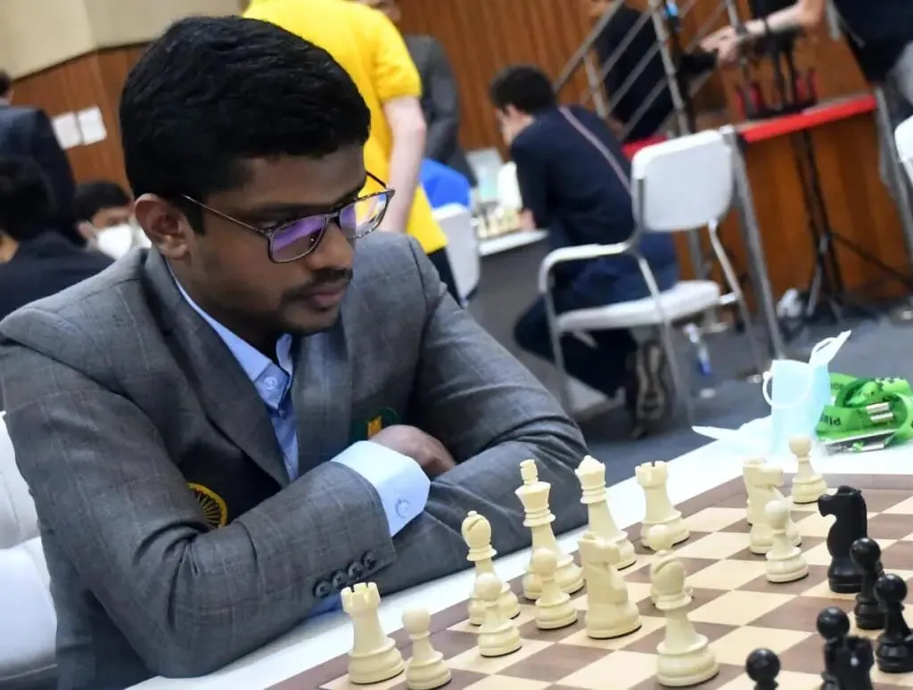 Indian Grandmaster SL Narayanan had to stand barefoot during detector checking in Germany | Sportz Point