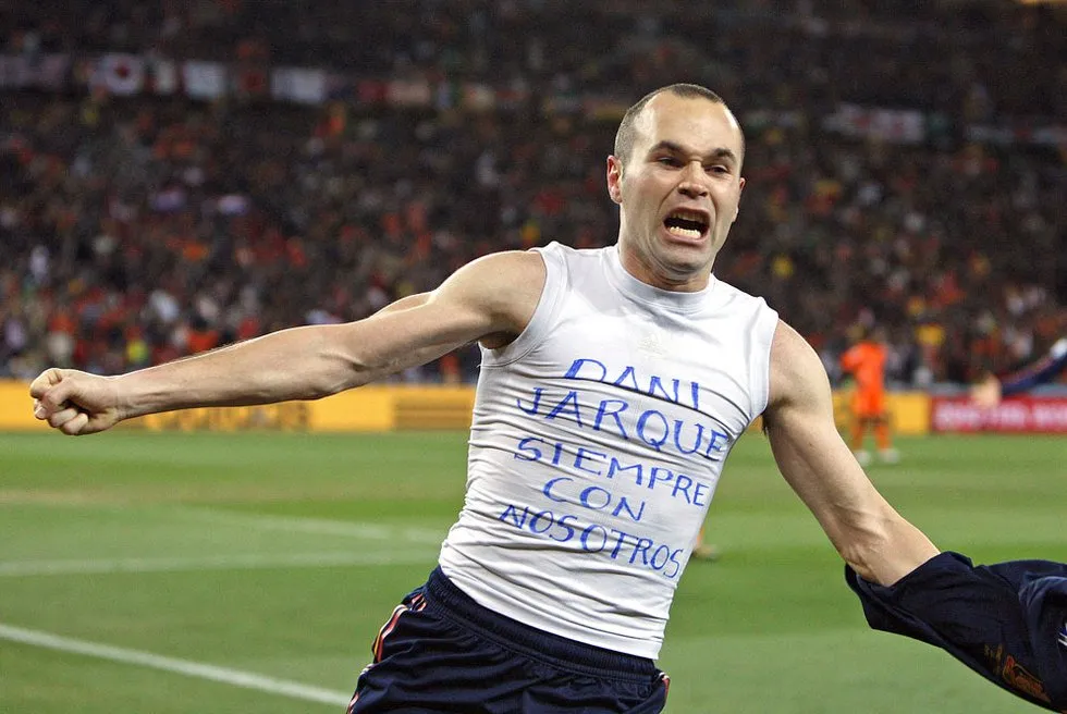 11 Iconic Football Celebrations and Reasons Behind Them - Iniesta's  'Dani Jarque: Siempre con nosotros' - sportzpoint.com