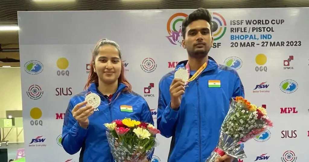 ISSF Pistol/Rifle World Cup: Varun Tomar and Rhythm Sangwan clinched silver in the 10m air pistol mixed team event | Sportz Point