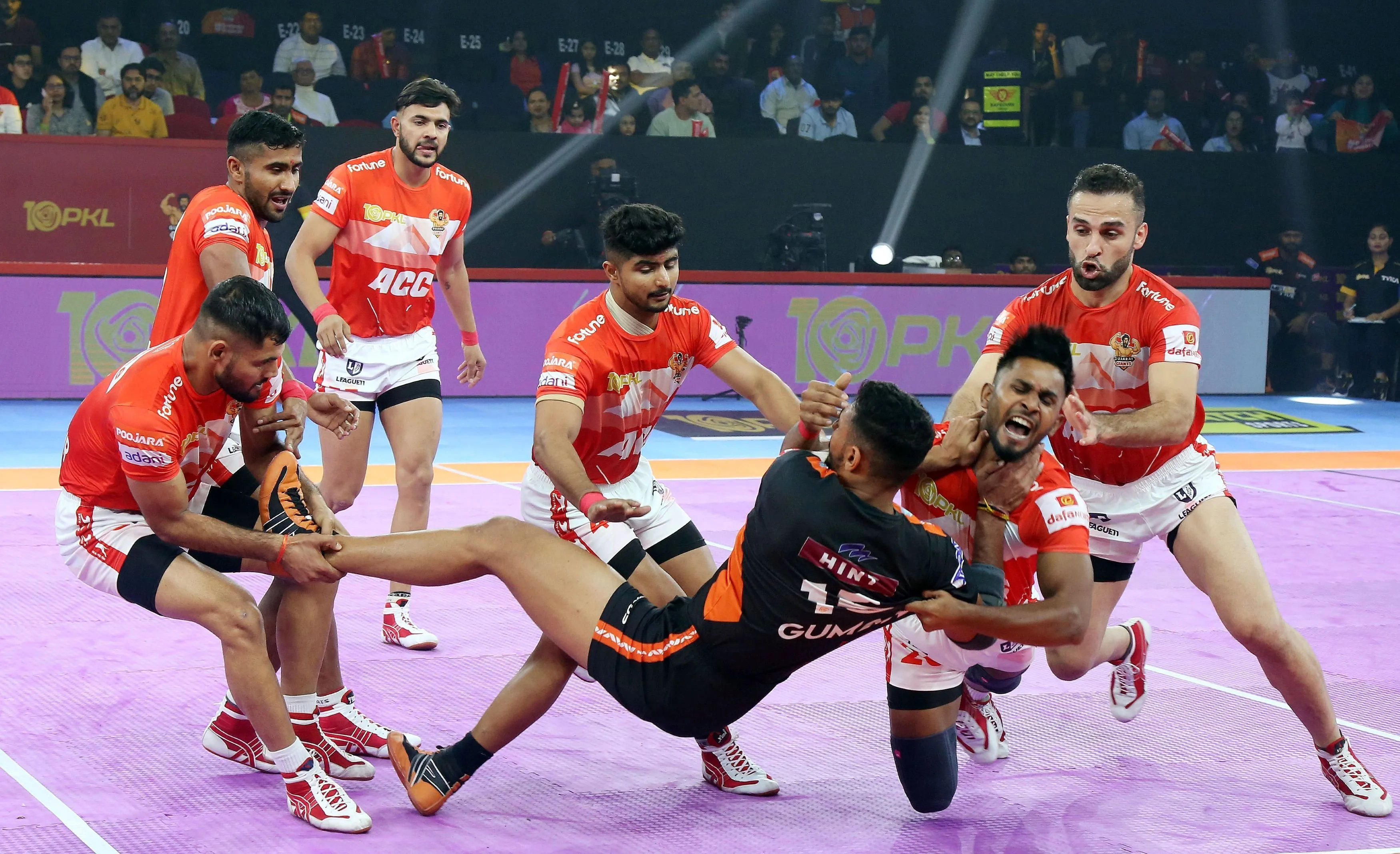 Pro Kabaddi League 2023-24: Sonu shines as Gujarat Giants beats U Mamba 39-37 for third successive win  