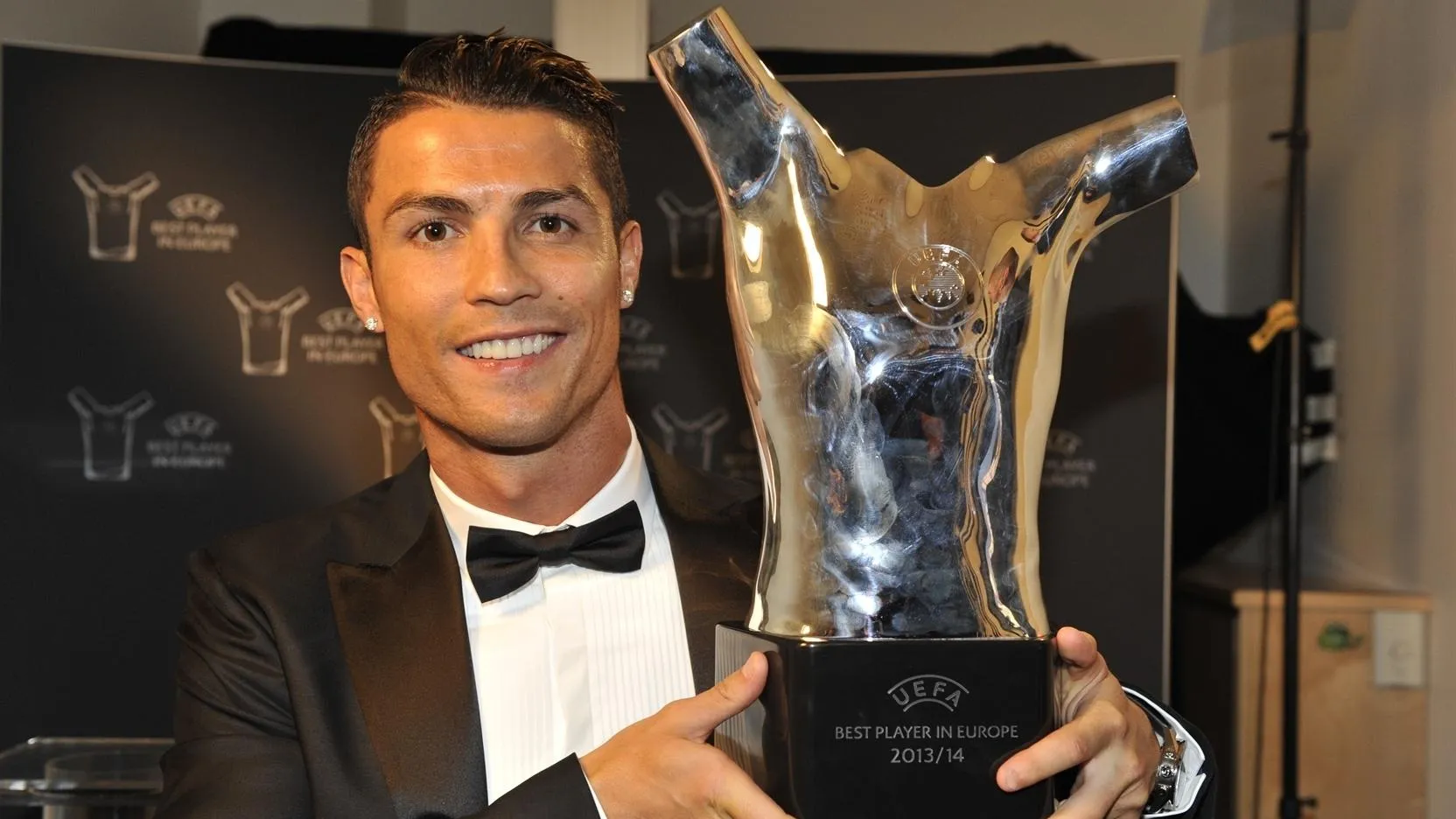 Cristiano Ronaldo has won the UEFA Men's player of the year a record 3 times | SportzPoint