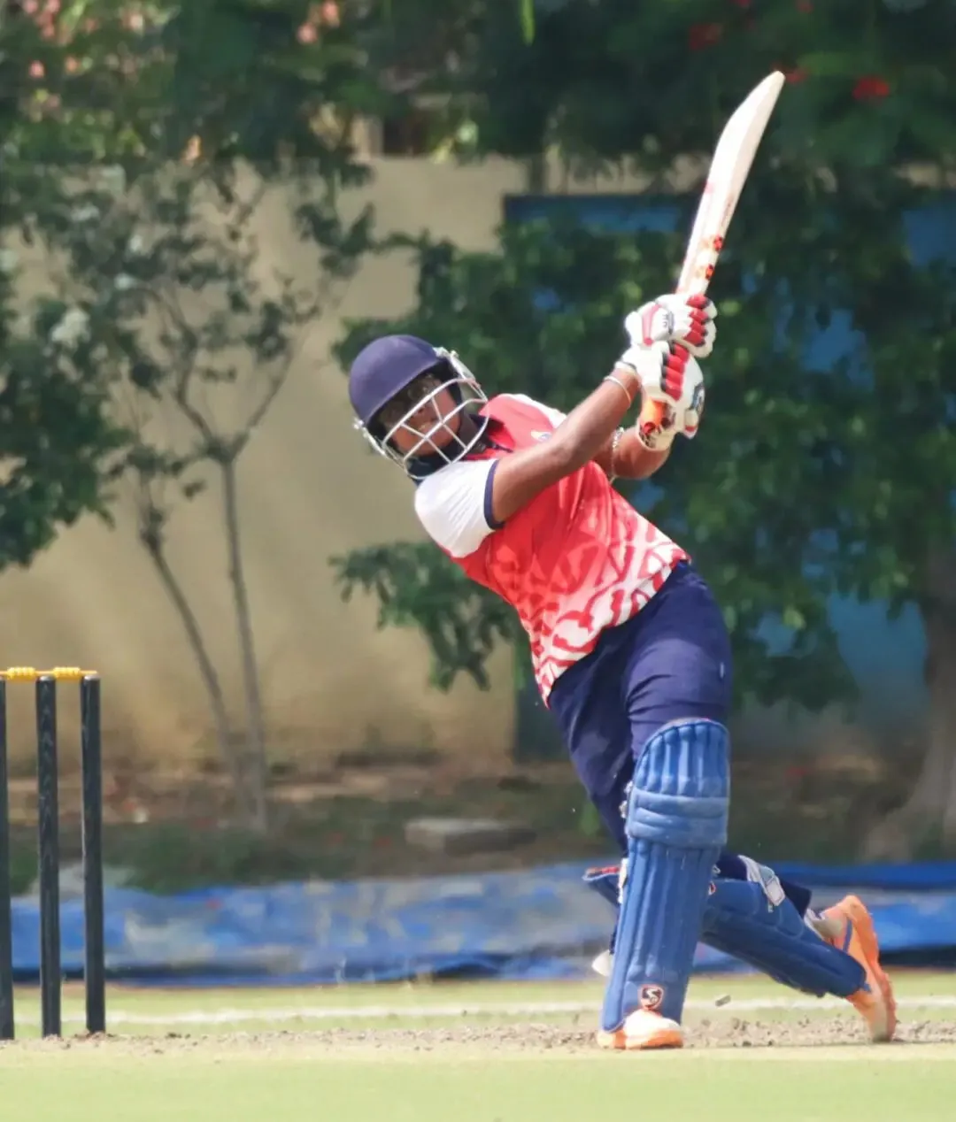 Bristi Maji goes for a big shot against Nadia District in the final | Women's Cricket: Nadia district women's team beat Howrah to win their 4th consecutive T20 title | Sportz Point