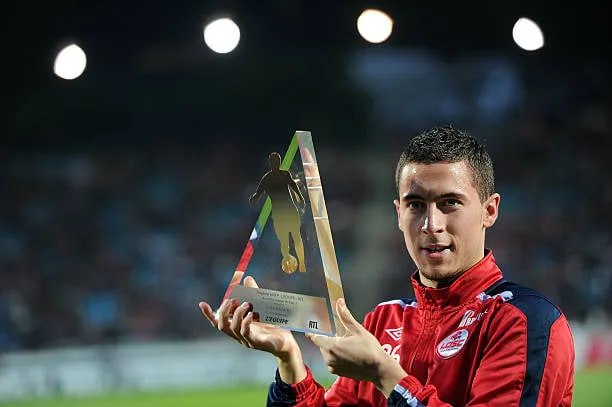 Lille's Belgian midfielder Eden Hazard poses with the L1 UNFP best player trophy of the month during their French L1 football match Lille vs. Bordeaux on April 16, 2011 at Lille metropole stadium in Villeneuve d'Ascq.   (Photo credit should read PHILIPPE HUGUEN/AFP via Getty Images)