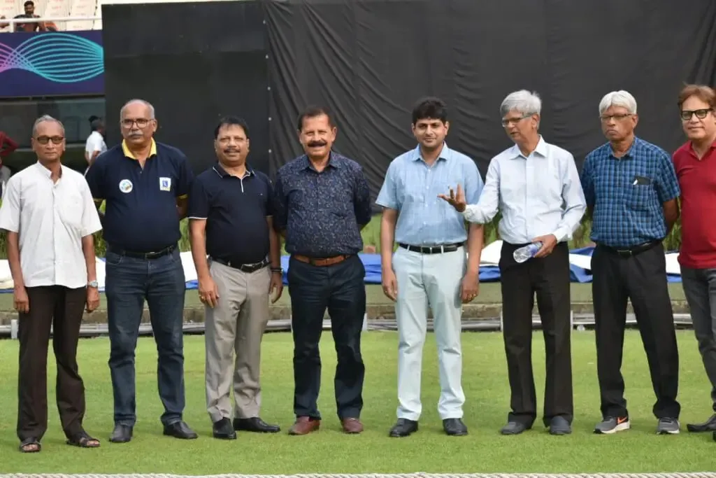 Avishek Dalmiya with CAB Office bearers after the CAB 1st division One-Day Final | Bengal Cricket | Sportz Point