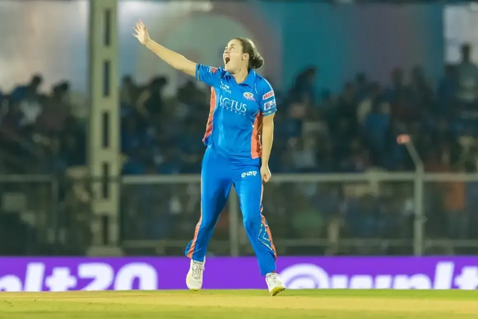 WPL 2023: Nat Sciver-Brunt roars after striking at the very first delivery | Sportz Point<br />
 