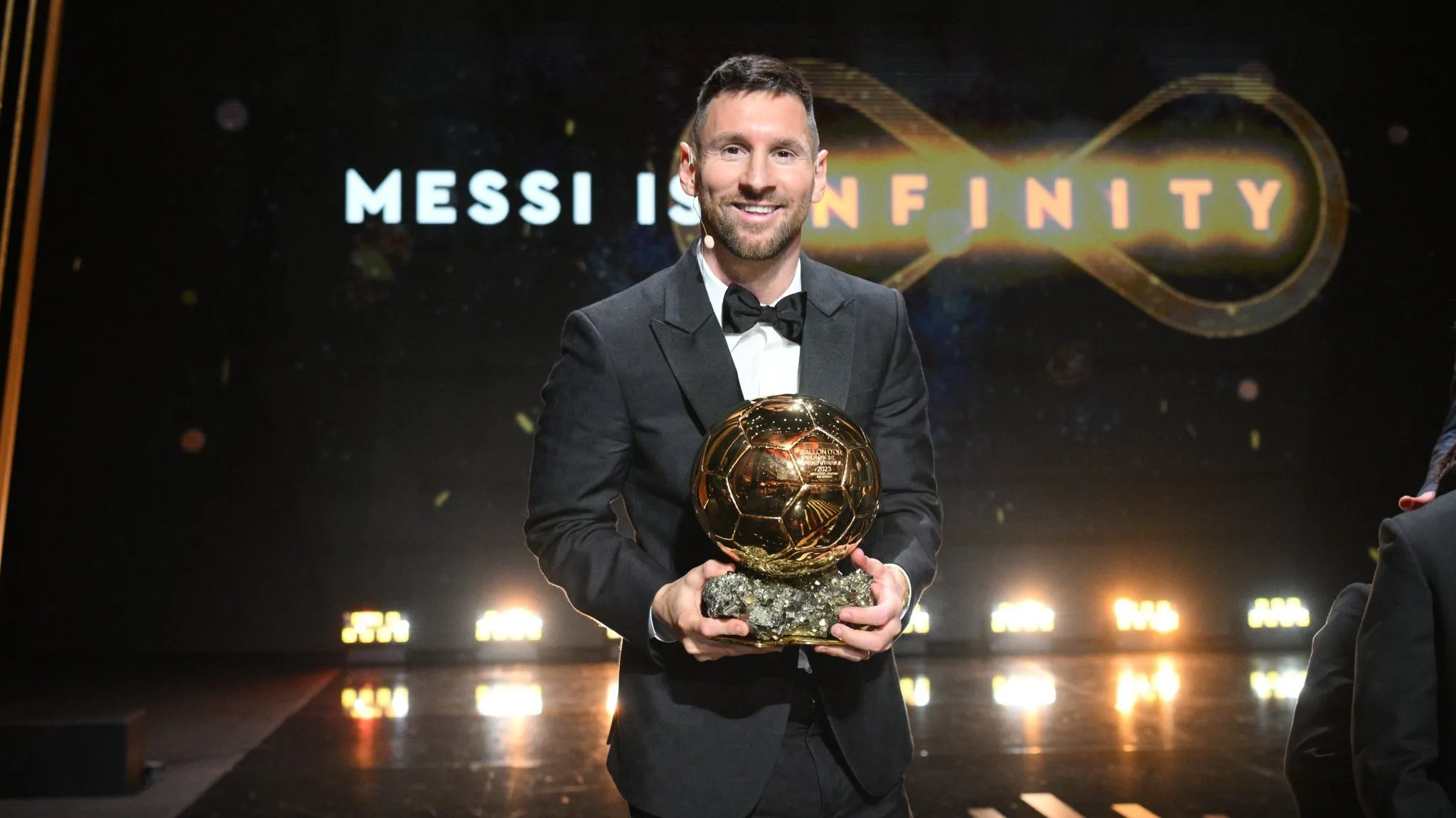 Lionel Messi striking a pose with his 8th Ballon d'Or Award.  Image | Ballon d'Or