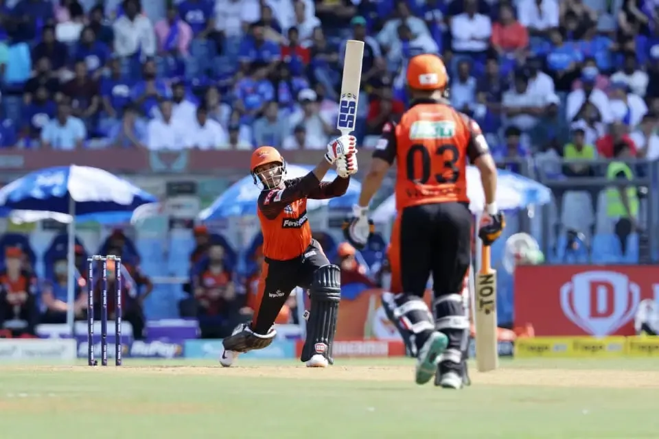 MI vs SRH: Mayank Agarwal and Vivrant Sharma gave SRH a positive start | Sportz Point