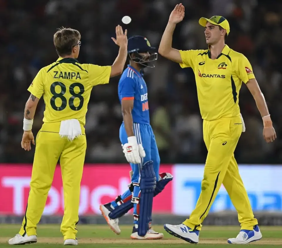 Zampa tried to produce a comeback with two quick wickets | Sportz Point