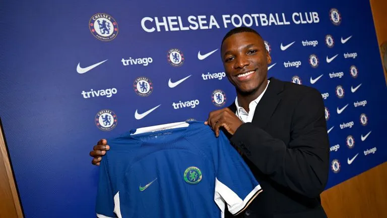  Chelsea Unveil New Signing Moises Caicedo at Chelsea Training Ground on August 14, 2023 in Cobham, England.  | Liverpool Transfer News | Sportz Point