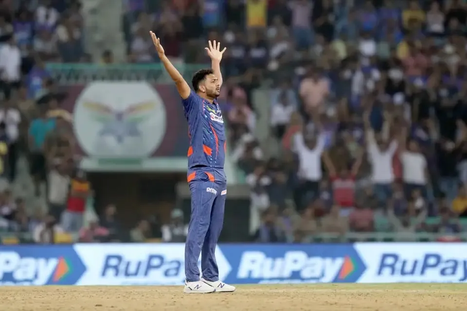 LSG vs MI | Mohsin Khan bowled a brilliant final over to defend 11 runs | Sportz Point