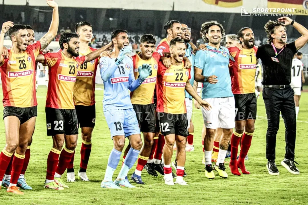 East Bengal vs Mohun Bagan: Carles Cuadrat celebrating the Semi-Final victory with his team | Sportz Point