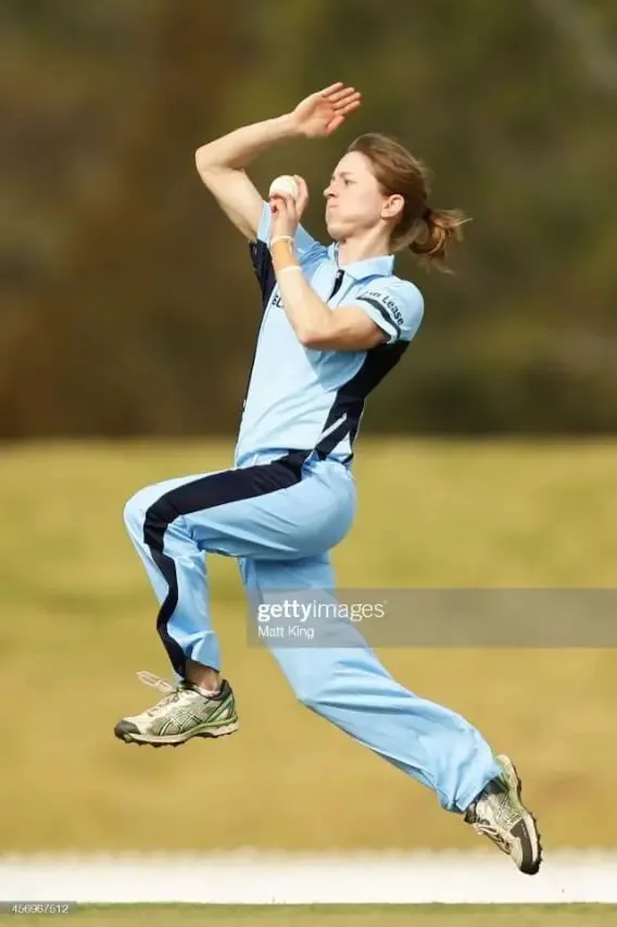 A rare picture of Rachael Haynes while bowling, early in her career | Sportz Point