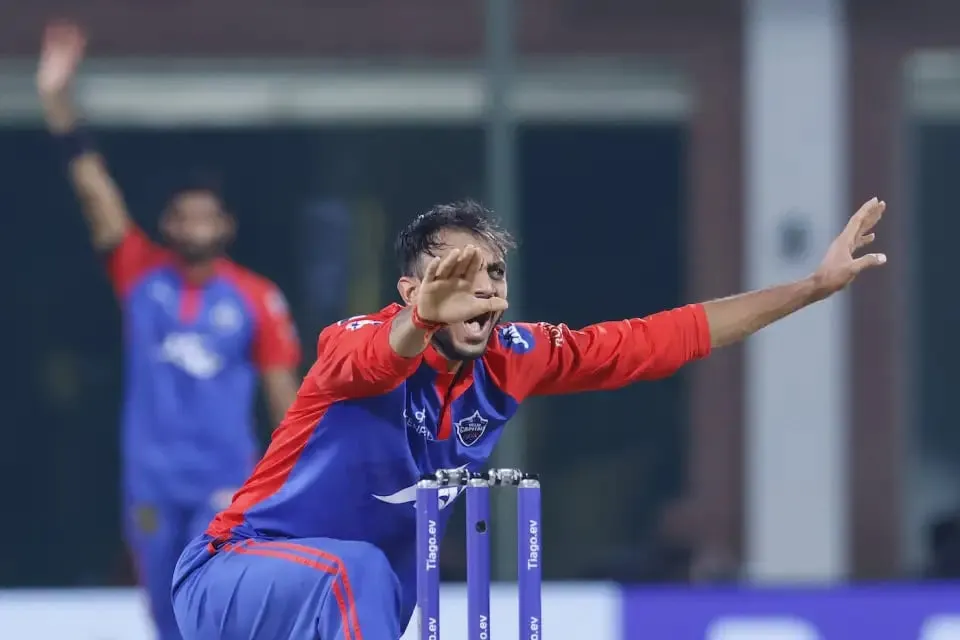 CSK vs DC: Axar Patel got rid of Devon Conway with his first ball | Sportz Point