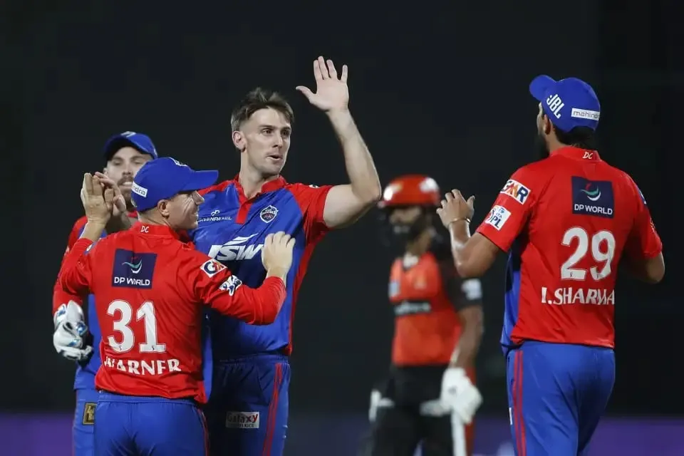 DC vs SRH: Mitchell Marsh is congratulated by his team-mates for Rahul Tripathi's wicket | Sportz Point