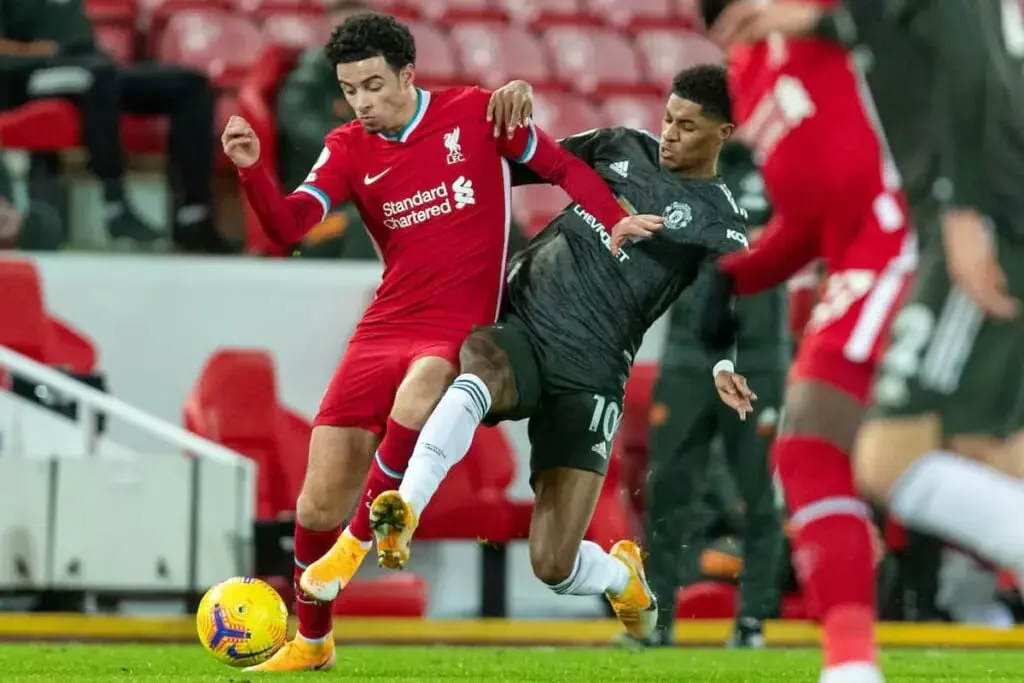 Liverpool vs Man United: The most bitter Rivalry in English Football: Curtis Jones & Marcus Rashford fighting for the ball | Sportz Point