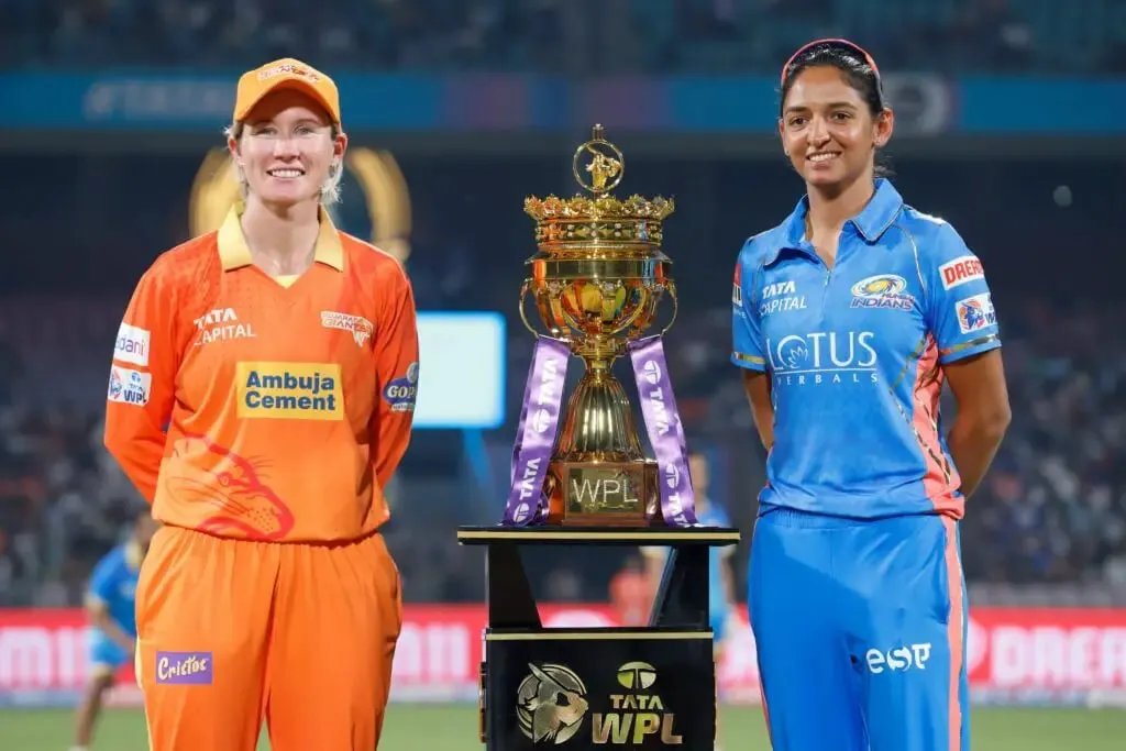 WPL 2023: Beth Mooney & Harmanpreet Kaur with the WPL Trophy | Sportz Point