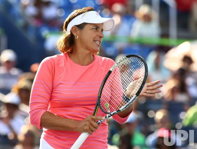 Gigi Fernandez, another player from the USA to win the Golden Slam | SportzPoint
