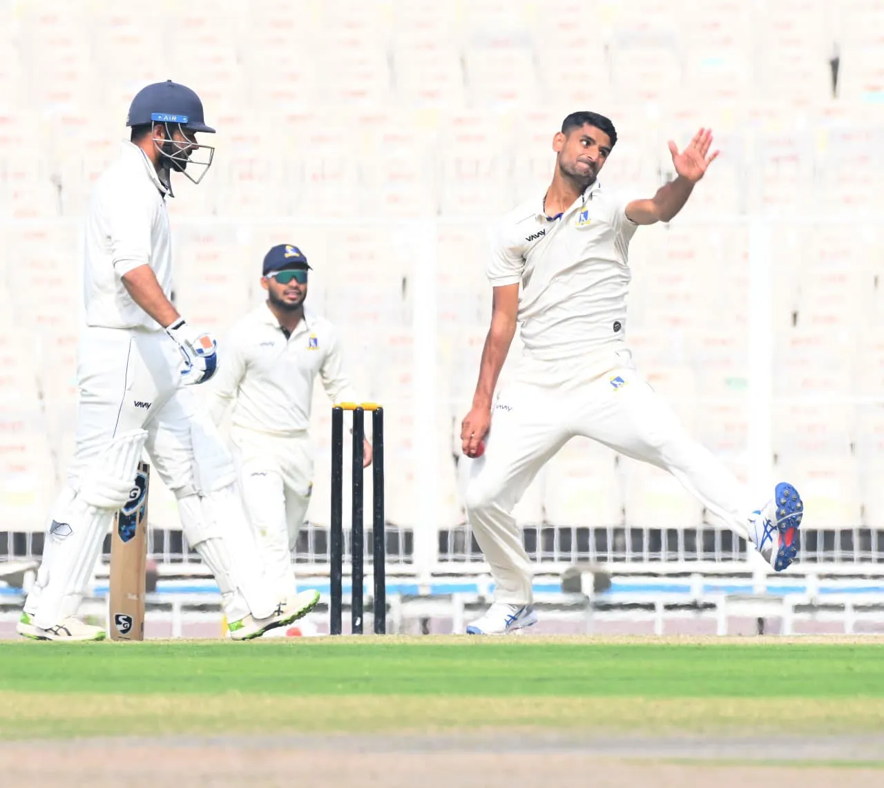 Suraj Sindhu Jaiswal in his bowling stride at Eden Gardens.  Image | CAB