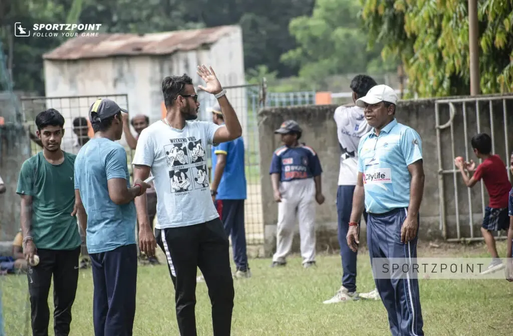 Sayan Ghosh, a first-class cricketer discussing some tricks of bowling with head coach Narendra Nath Dutta | Sportz Point