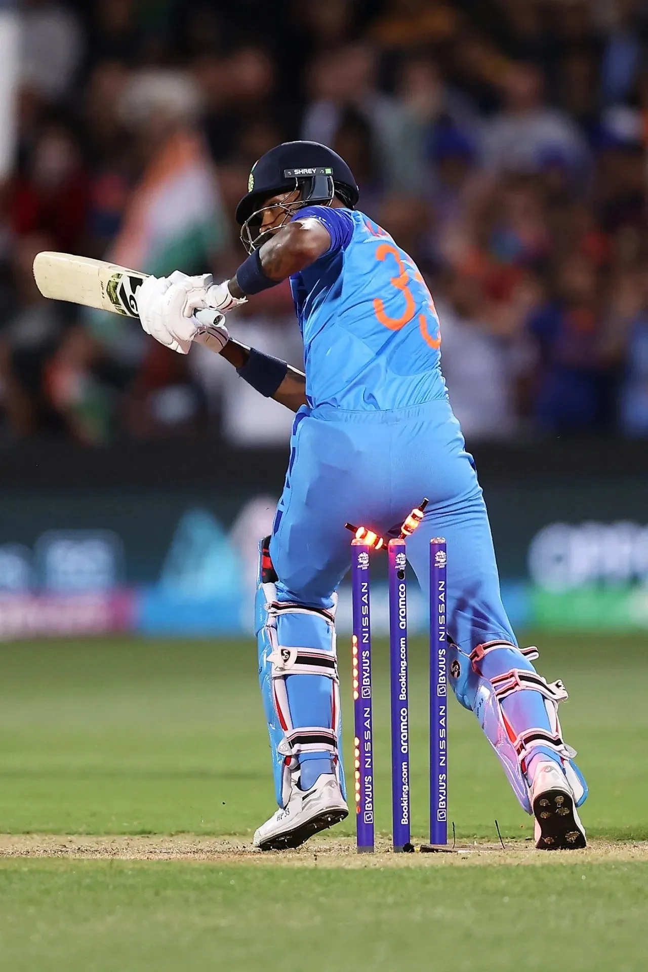Hardik Pandya getting out hit-wicket against NZ in T20 World Cup 2022.  Image | ICCHar