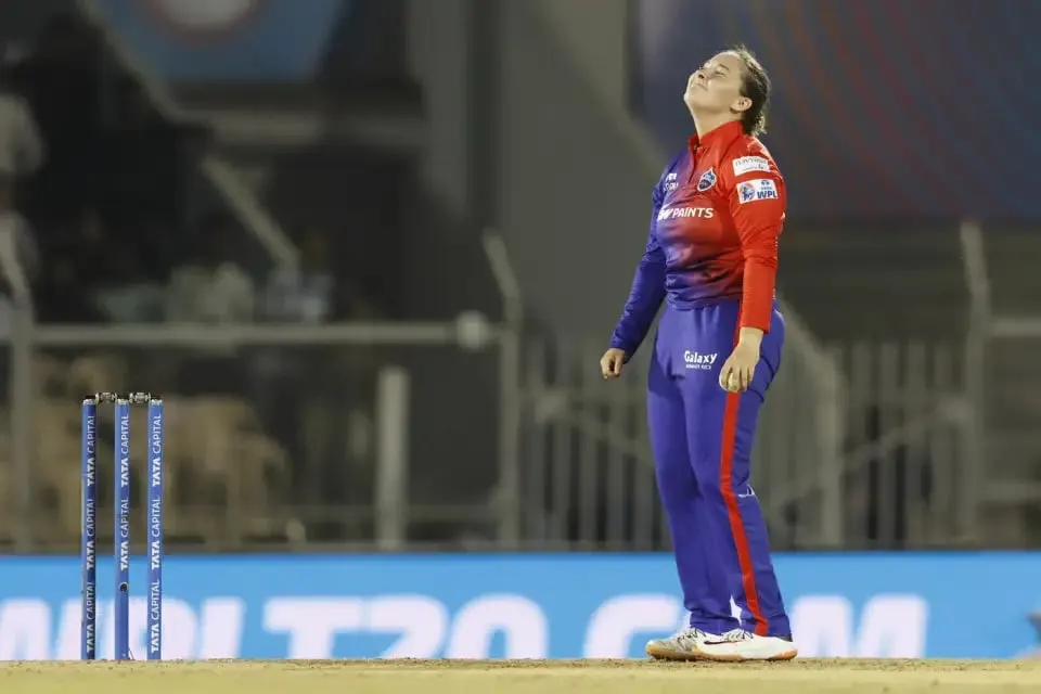 WPL 2023: Alice Capsey got the big wicket of Alyssa Healy | Sportz Point