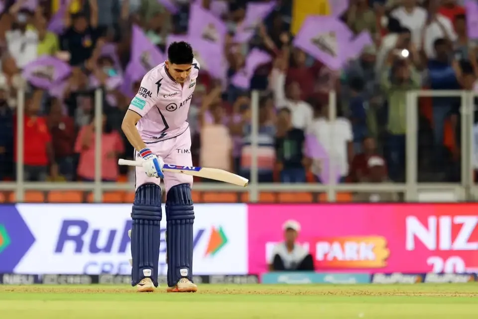 GT vs SRH | Shubman Gill with his signature celebration after completing his maiden IPL century | Sportz Point