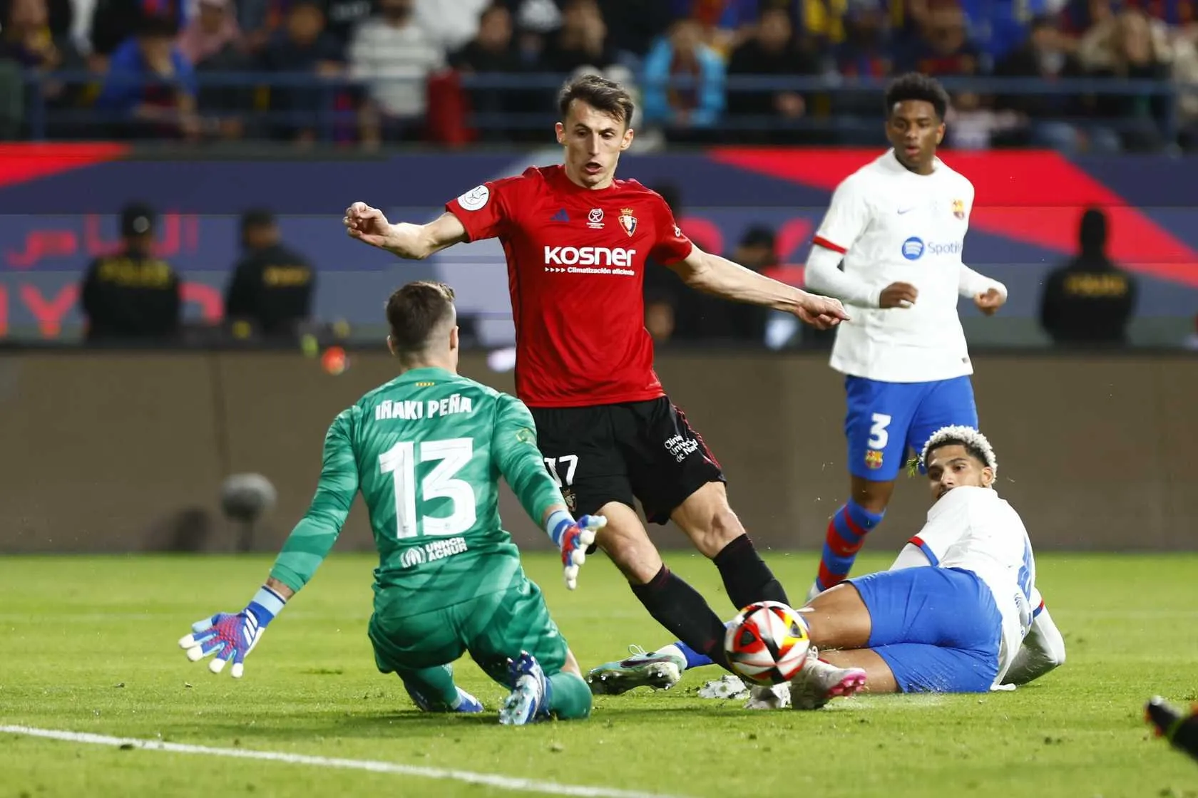 Pena made a brilliant save to deny Budimir in the first half of the Barcelona vs Osasuna Spanish Super Cup 2024 2nd Semi-final.  