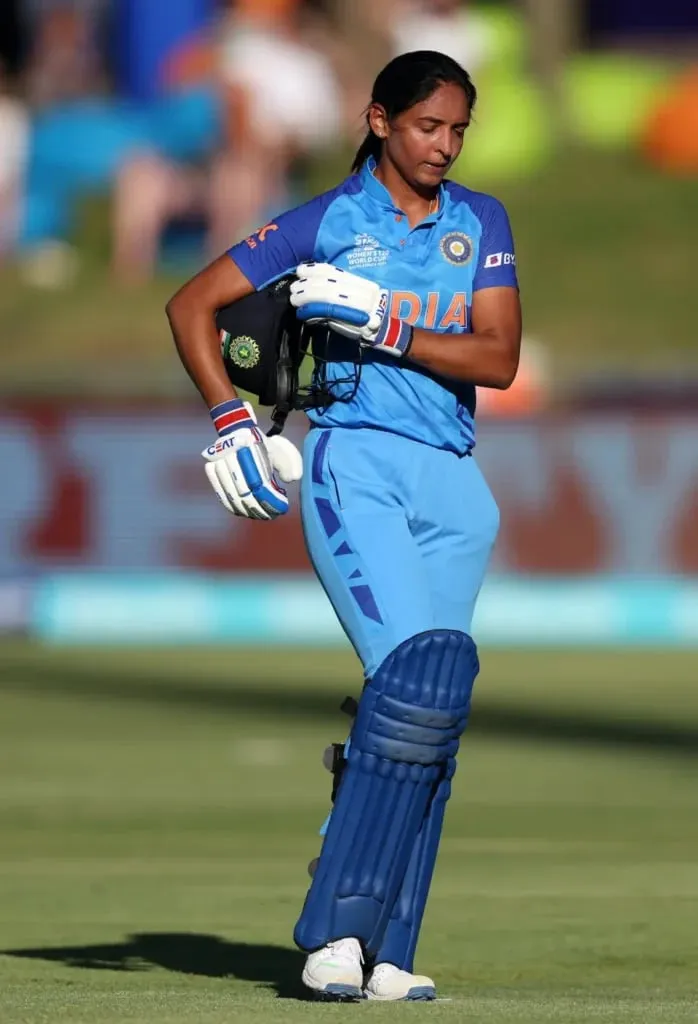 Kaur's bat got stuck in the pitch | Sportz Point